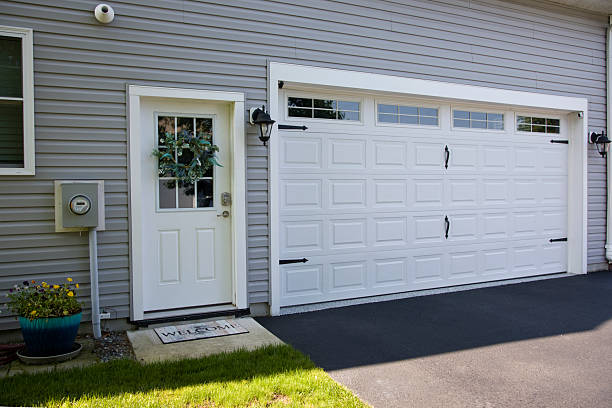 24/7 Emergency Garage Door Panel Replacement experts in Clay County County, IN